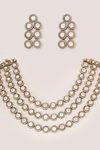 Bold and dramatic 3- line kundan necklace with earrings