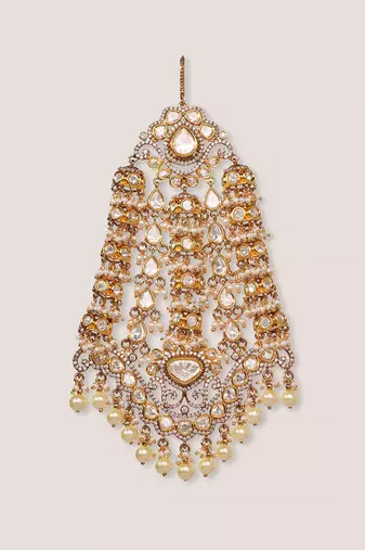 Elegant and classy kundan polki passa with pearls