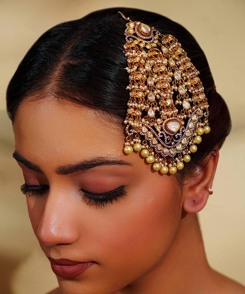 Elegant and classy kundan polki passa with pearls