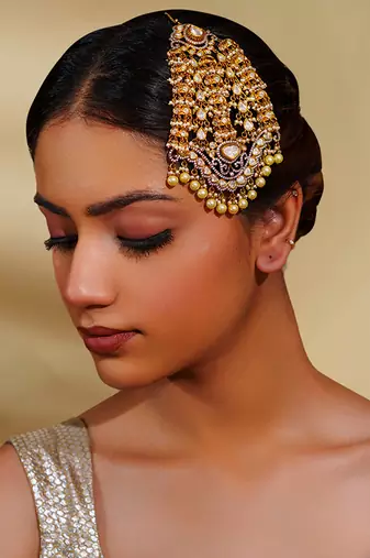 Elegant and classy kundan polki passa with pearls