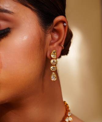 Dramatic and stylish moissanite set with matching earrings 3