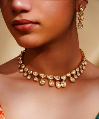 Dramatic and stylish moissanite set with matching earrings 4