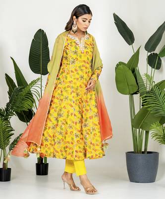Yellow chanderi digital printed kurta set 3