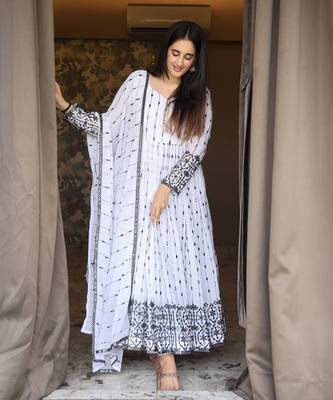 White Georgette Thread Embroidered Anarkali Kurta set with Dupatta 1