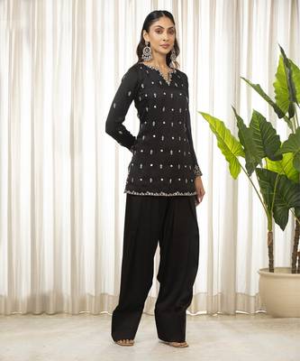 White on black kurta set 4