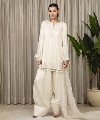 White richa kurta set 1