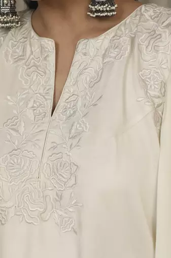 White richa kurta set