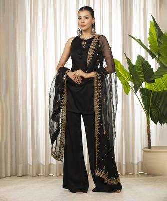 Siyah embroidered kurta bell bottom set 1