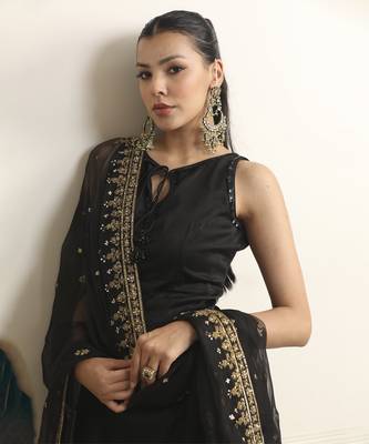Siyah embroidered kurta bell bottom set 2