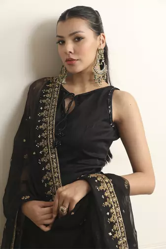 Siyah embroidered kurta bell bottom set