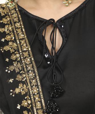 Siyah embroidered kurta bell bottom set 3