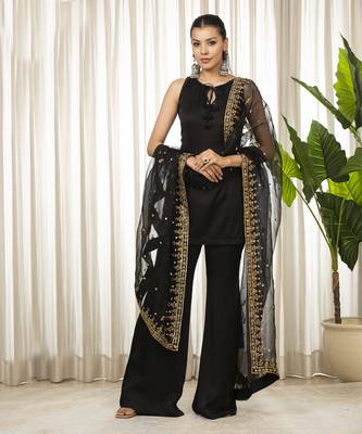 Siyah embroidered kurta bell bottom set 4