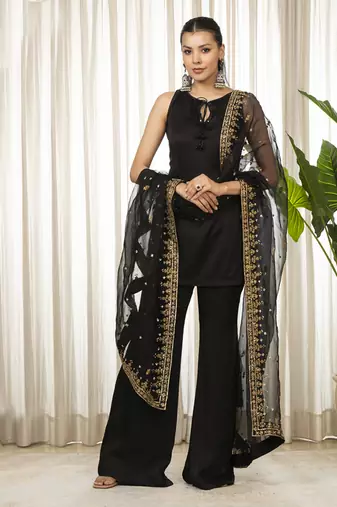 Siyah embroidered kurta bell bottom set