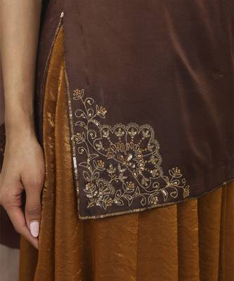 Jasmine embroidered kurta set 4