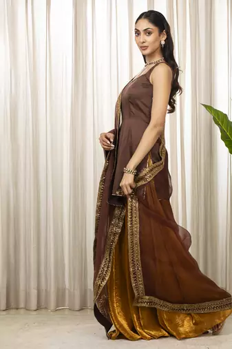 Jasmine embroidered kurta set