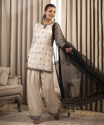 White on black kurta set 4