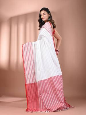 White cotton handspun soft saree with texture borders 3