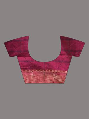 Magenta cotton handspun soft saree with texture borders 5