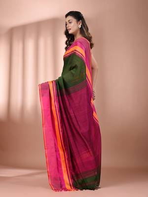 Green cotton handspun soft saree with texture borders 3