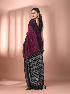 Magenta cotton handspun soft saree with ziczac pattern 3