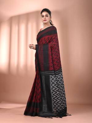 Red cotton handspun soft saree with ziczac pattern 2