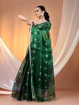 Green texture motifs tissue saree with stripes pallu 2
