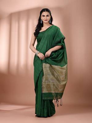 Green cotton soft saree with contrast beige pallu 1