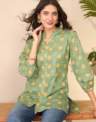 Women green cotton blend floral printed regular top 1
