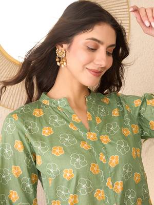 Women green cotton blend floral printed regular top 2