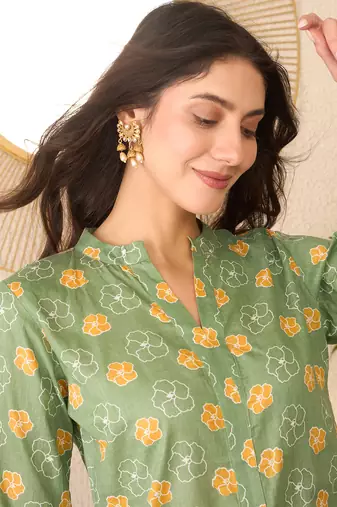 Women green cotton blend floral printed regular top