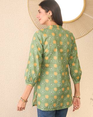 Women green cotton blend floral printed regular top 4