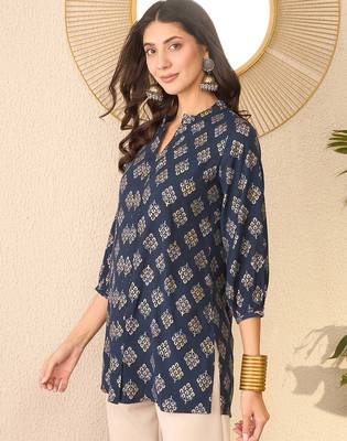 Women navy blue cotton blend floral printed regular top 3