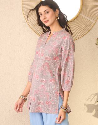 Women grey cotton blend floral printed regular top 3
