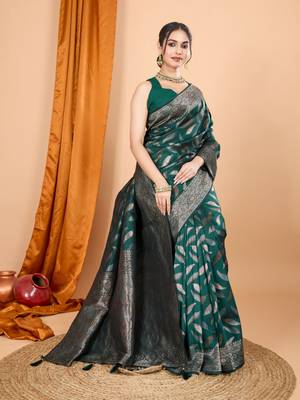 Woven double zari green soft silk blend partywear saree 5