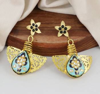 Gold finish vintage  earrings 1