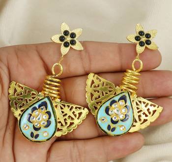 Gold finish vintage  earrings 3