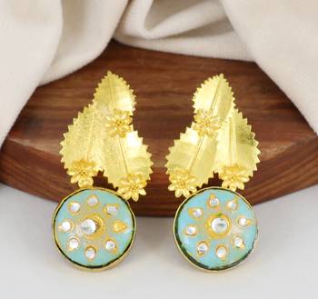 Gold finish vintage style earrings 1