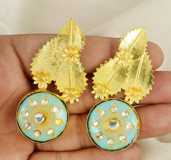 Gold finish vintage style earrings 3