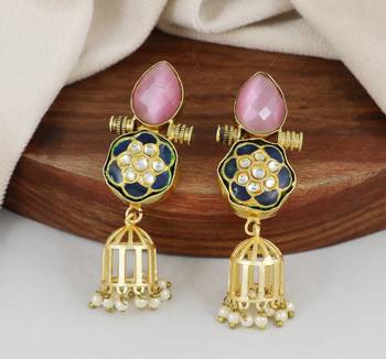 Gold finish vintage style earrings 1