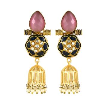 Gold finish vintage style earrings 2