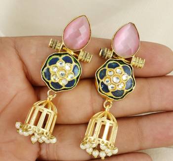 Gold finish vintage style earrings 3