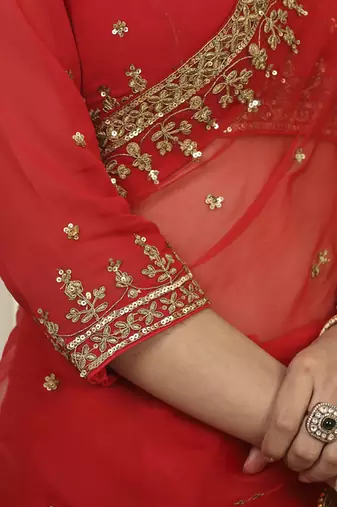 Laal andaaz saree set