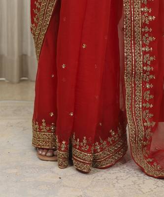 Laal andaaz saree set 5