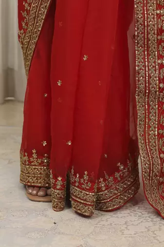 Laal andaaz saree set