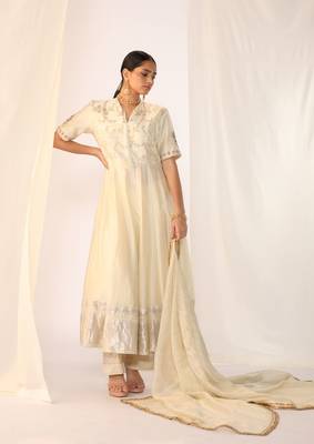Ivory embroidered silk kurta sets 1