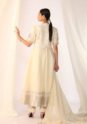 Ivory embroidered silk kurta sets 2