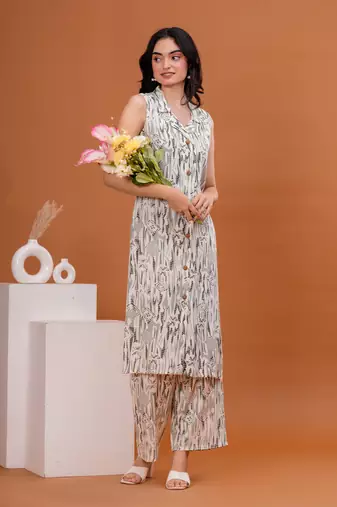 Women white texture bandani block print rayon fabric sleeveless coords set