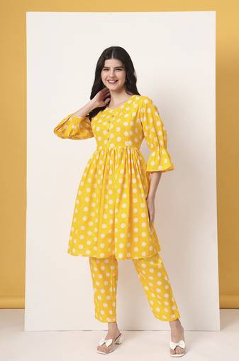 yellow cotton maternity gathered or pleated kurta pants set