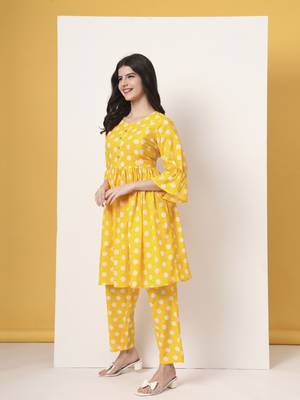 yellow cotton maternity gathered or pleated kurta pants set 2