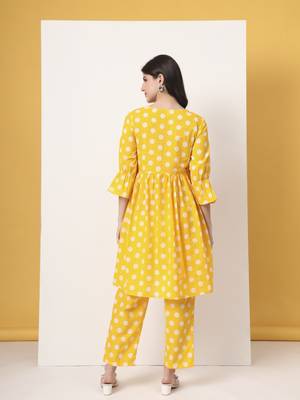 yellow cotton maternity gathered or pleated kurta pants set 3
